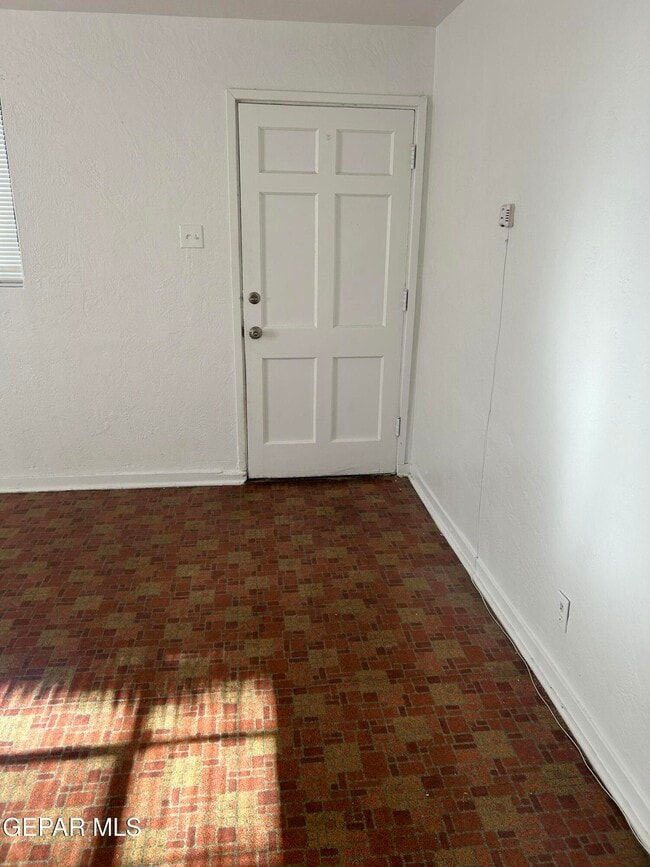 Photo - 557 Bataan Cir