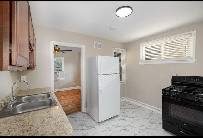Building Photo - OX Properties Unit 3