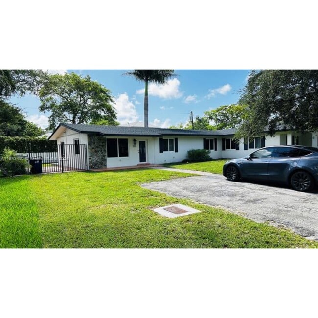 Building Photo - 10525 SW 77th Ct Rental
