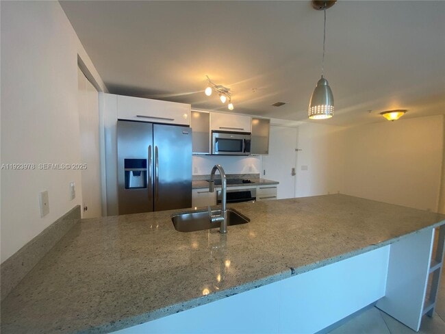 Photo - 185 SW 7th St Unidad 3607