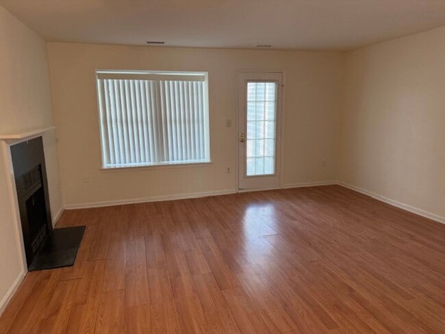 Photo - Charming 1 Bed 1 Bath Condo In Convenient Heatherlea