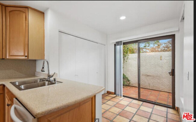 6798 Las Olas Way