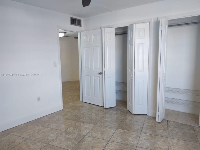 Photo - 1611 NE Miami Gardens Dr Unit 212