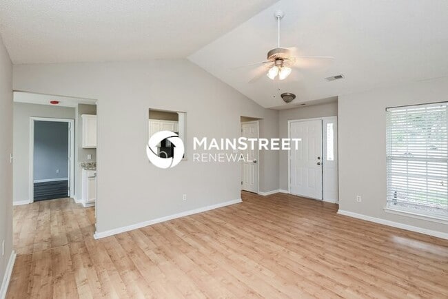 Photo - 3 Bedroom Pet-Friendly Home in Charlotte, NC with Main Street Renewal