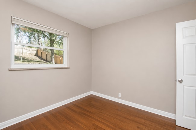 Photo - 3253 Buffat Mill Rd