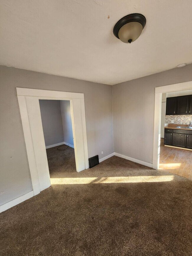 Photo - 11702 Honeydale Ave Unidad Down