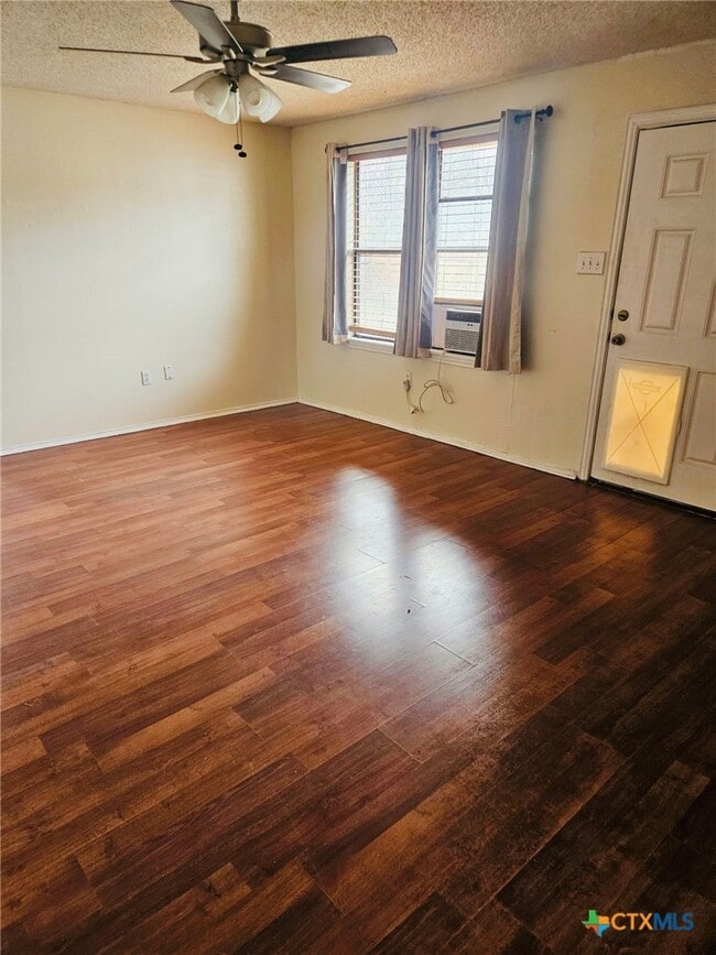 Photo - 104 Plains St