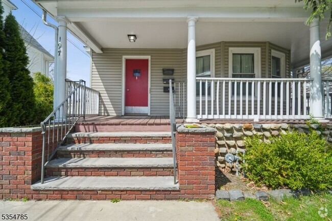 Building Photo - 197 Montgomery St Unit 3 Rental