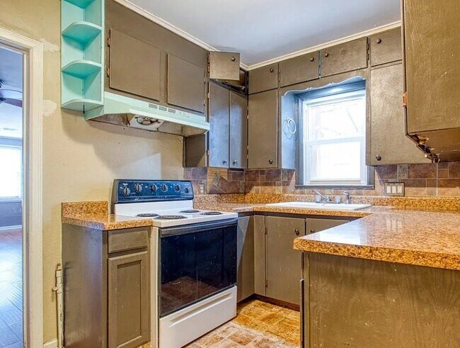 Photo - 813 N Burford Ave