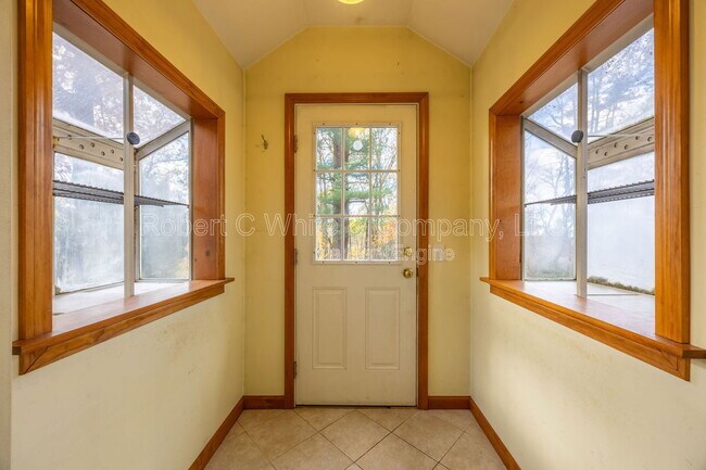 Photo - 70 Snipsic Lake Rd