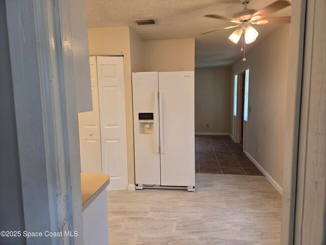 Photo - 1081 Ivanhoe St NW