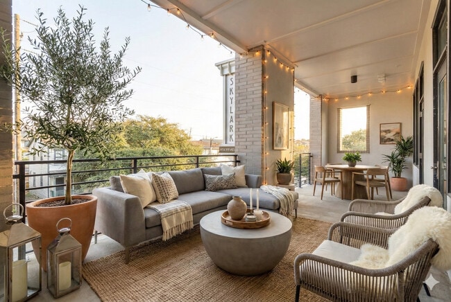 Building Photo - Skylark