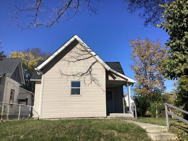 Building Photo - 1330 W Roache St