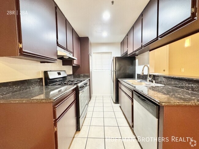 Building Photo - 8722 Burton Way - Heart Of Los Angeles Unit 309 Rental