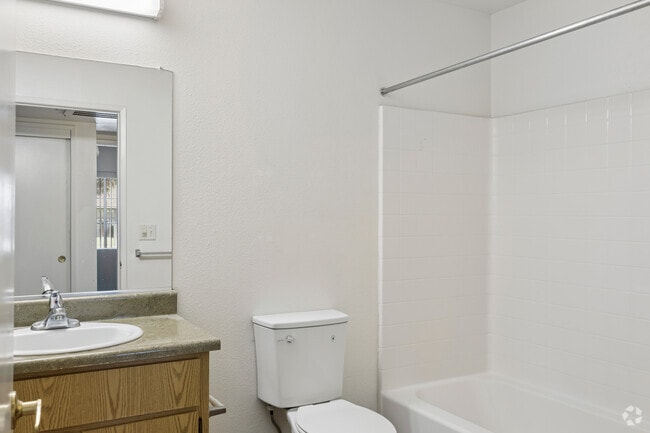 2 habitaciones, 2 baños - 908 pies cuadrados - Segundo baño