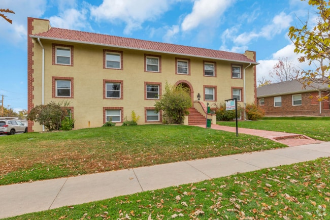 Building Photo - 1632 9th St Rental