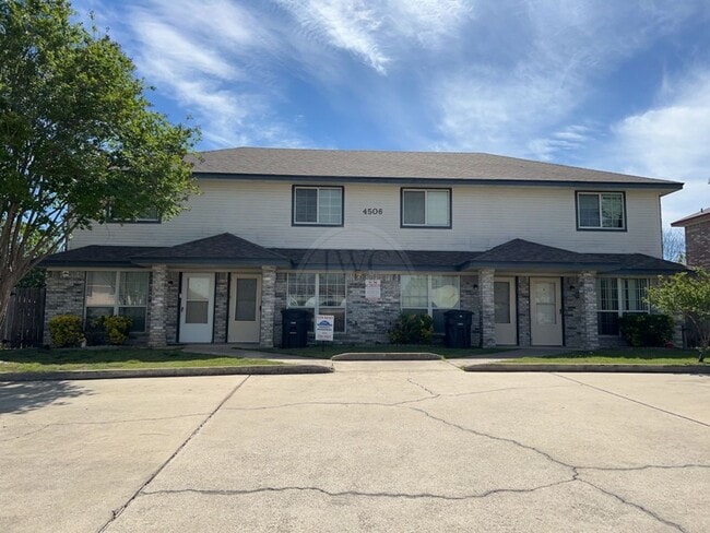 Building Photo - 4506 Mattie Dr Unit 4506 Mattie Dr. B