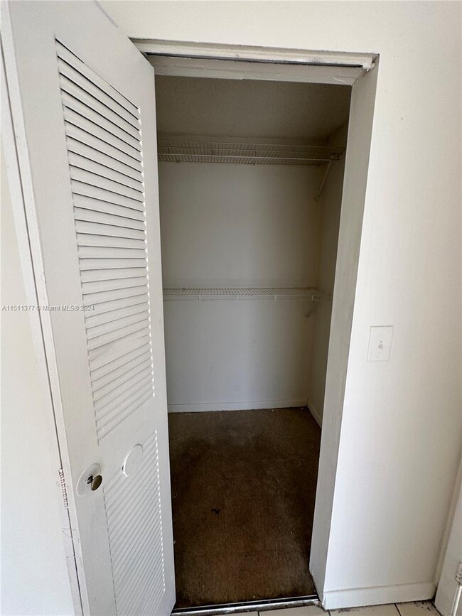 Building Photo - 8720 N Sherman Cir Unit 306 Rental
