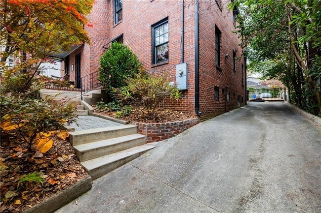 Photo - 360 8th St NE