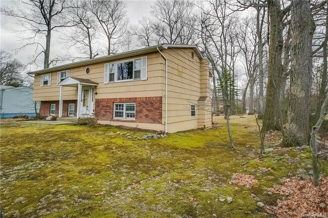 Photo - 378 NY-306 House