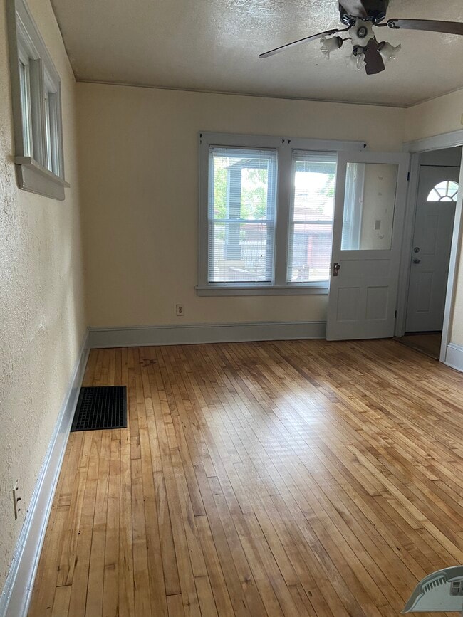 Living room - 811 E Hadley St