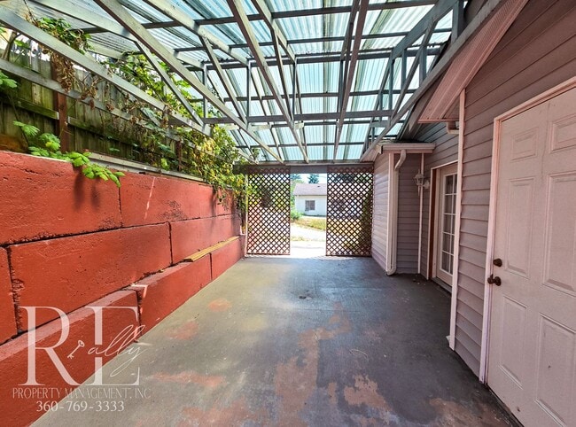 Building Photo - 3-Bed Townhome w/ Private Outdoor Spaces &...