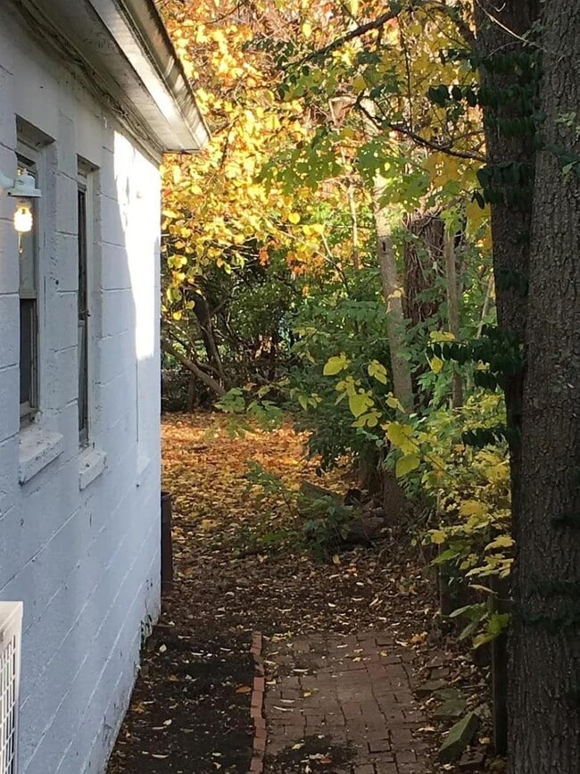 Photo - 5655 Winthrop Ave