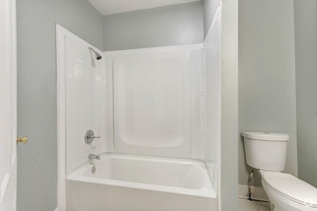 Building Photo - Large Two Bedroom Apartment - Lots of Hist... Unit A