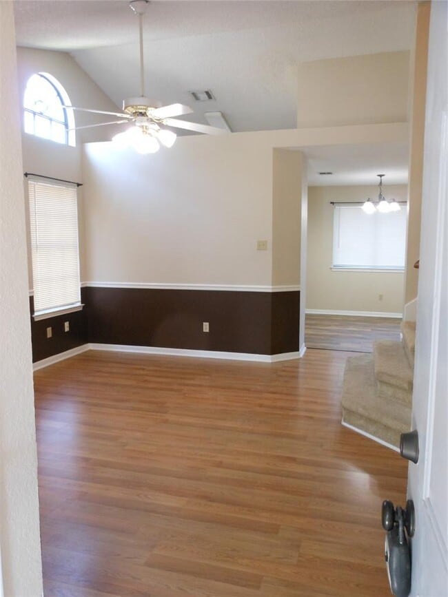 Photo - 8402 Siskin Cove