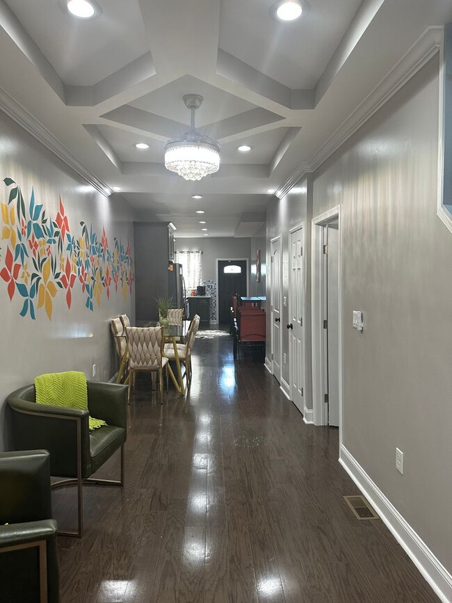 Photo - Fully Furnished! Spacious Rooms! Modern De...