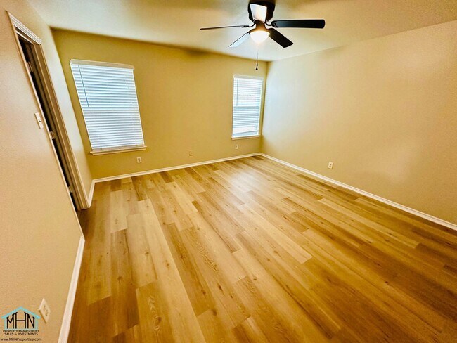 Photo - Big & Beautiful 5 bed/3.5 bath 2 Story hom...