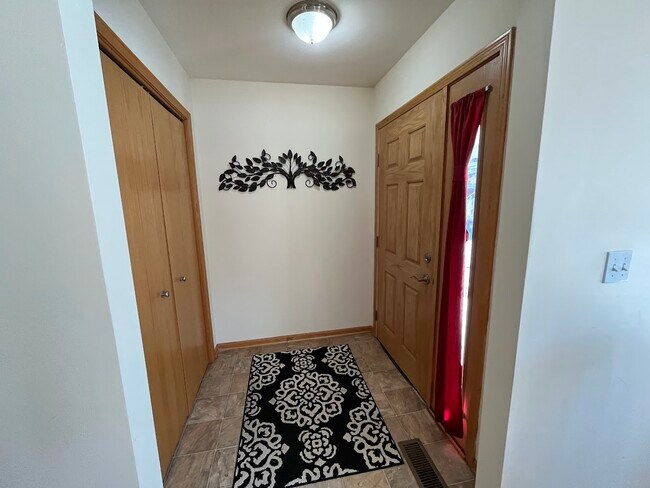 Foyer - 7171 W Rawson Ave Unidad 7171