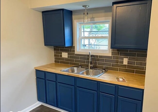 Photo - 2624 E 17th St