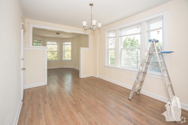 Building Photo - 2815 N Troy St Rental
