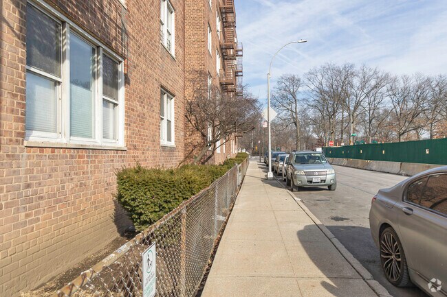 Photo - 180 Van Cortlandt Park S