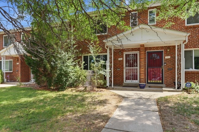 Building Photo - 1316 Ivanhoe St Unit 1