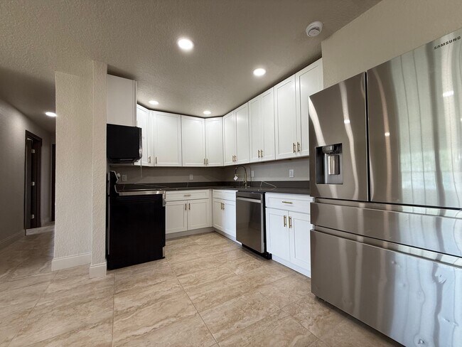 4049 Castlegate Dr