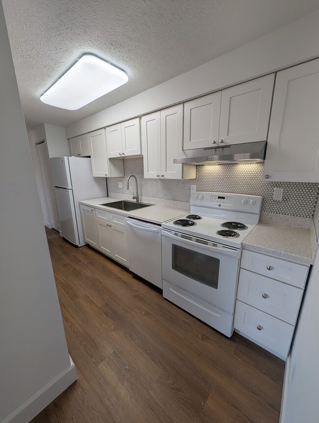Kitchen - 19609 Gunners Branch Rd Unit M