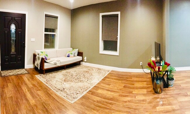 Photo - 687 Locust St