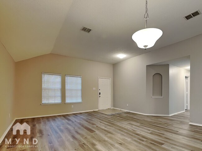 Photo - 1122 Buckingham Dr