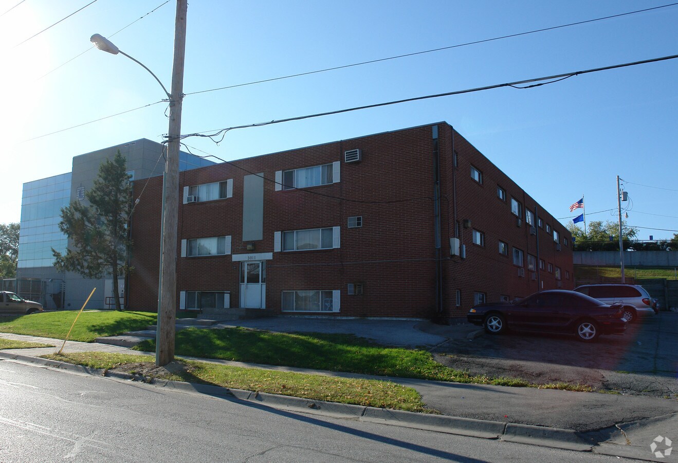 Photo - 3011 Burt St