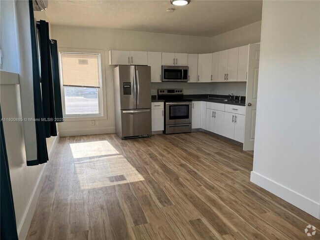Building Photo - 609 NW 2nd Ave Unit 4 Rental