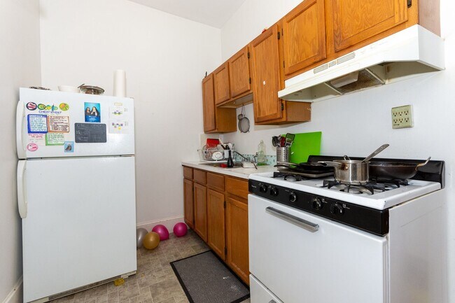 Photo - Great BU two bedroom, high ceilings, great living room Unit #1