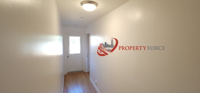 Photo - 1664-1668 Newcomb Unit 1668