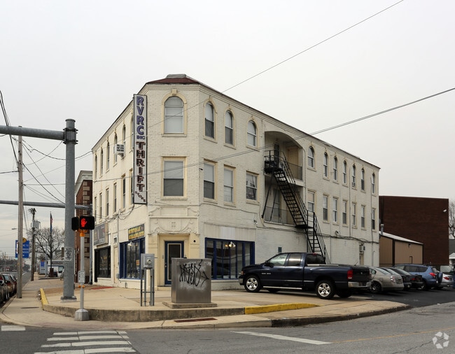 Photo - 301 S Maryland Ave Apartments