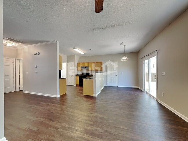 Photo - 121 Golden Crest Ct