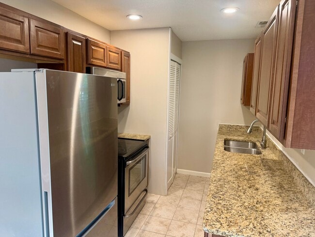 Photo - 2546 S 52 St