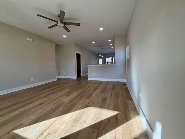 Photo - 75 Woodsdale Pl SE