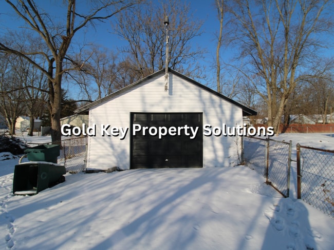 Photo - MUNCIE 3 BR 1 BA House with Garage and Covered Porch (SECTION 8 APPROVED)