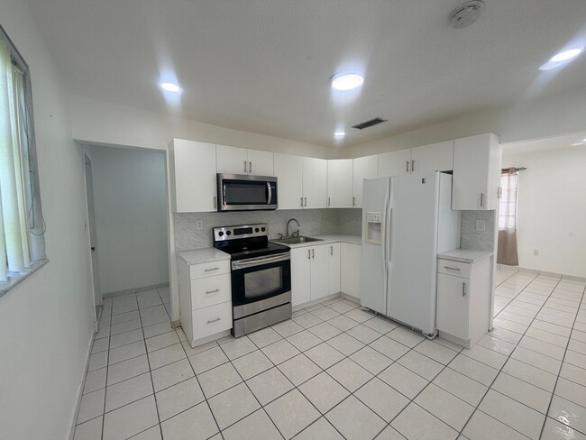 3821 SW 89th Ct Unit Front